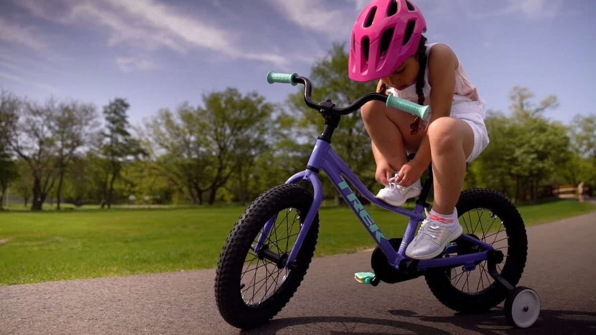 Trek Precaliber 12 Kids' Hybrid Bike with Removable Training Wheels Pink